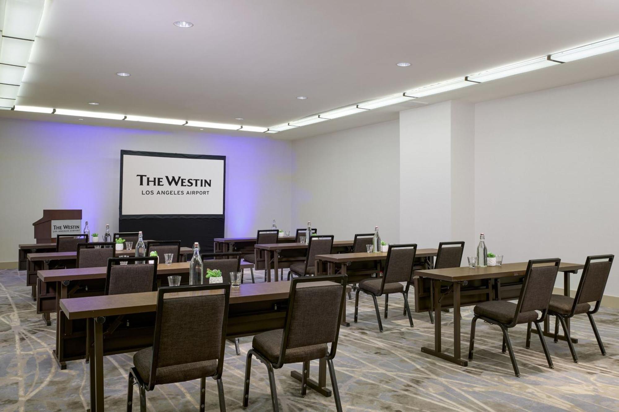 The Westin Angeles Airport 4*