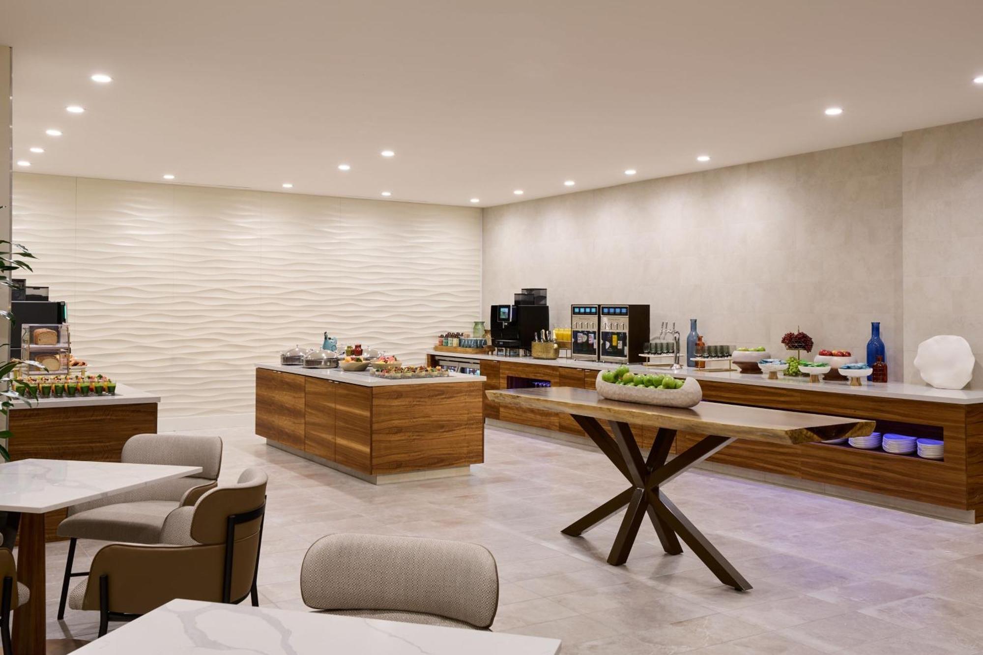 The Westin Angeles Airport
