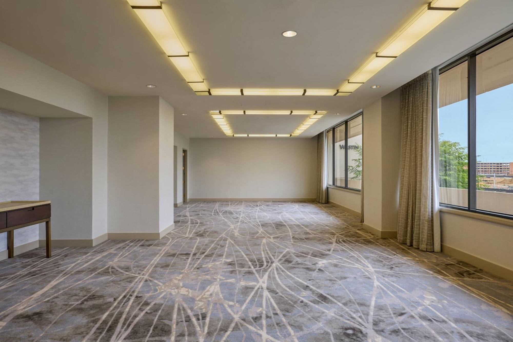 The Westin Angeles Airport Hotel 4*
