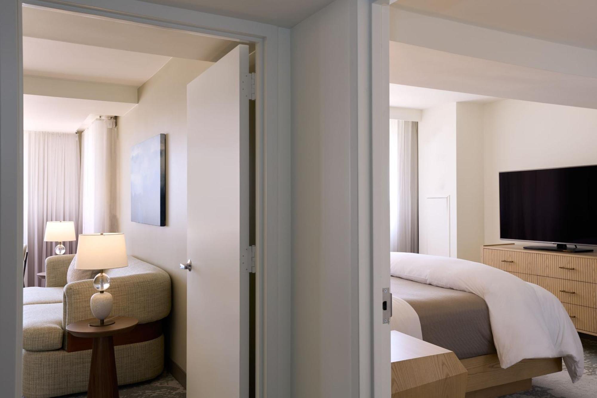 The Westin Angeles Airport Hotel 4*