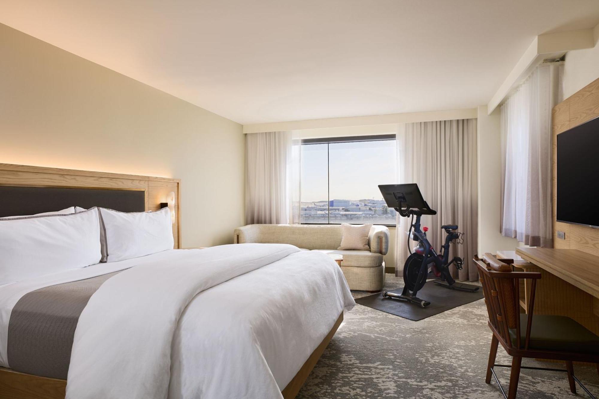 Hotel The Westin Airport 4*