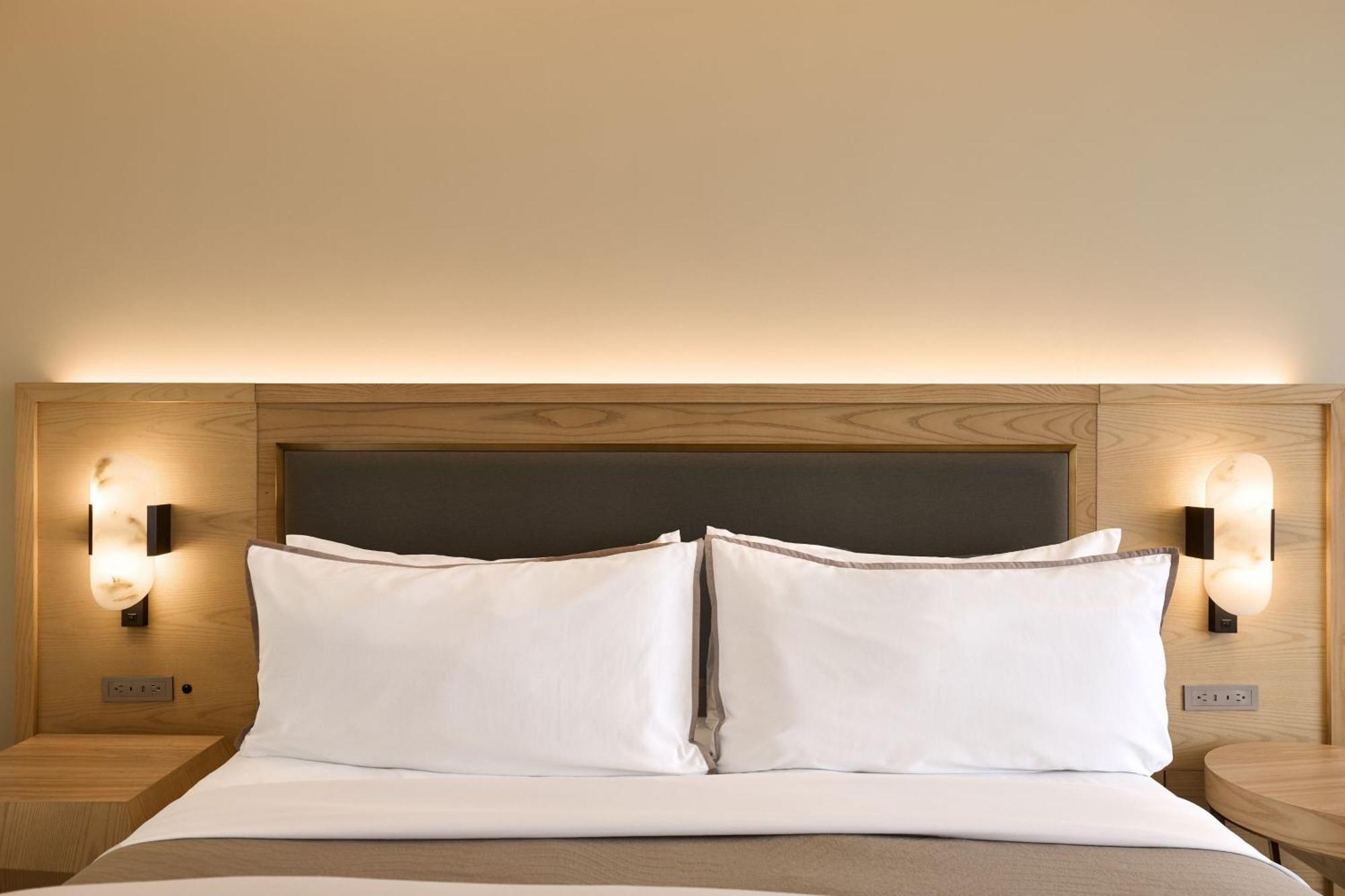 The Westin Angeles Airport 4*